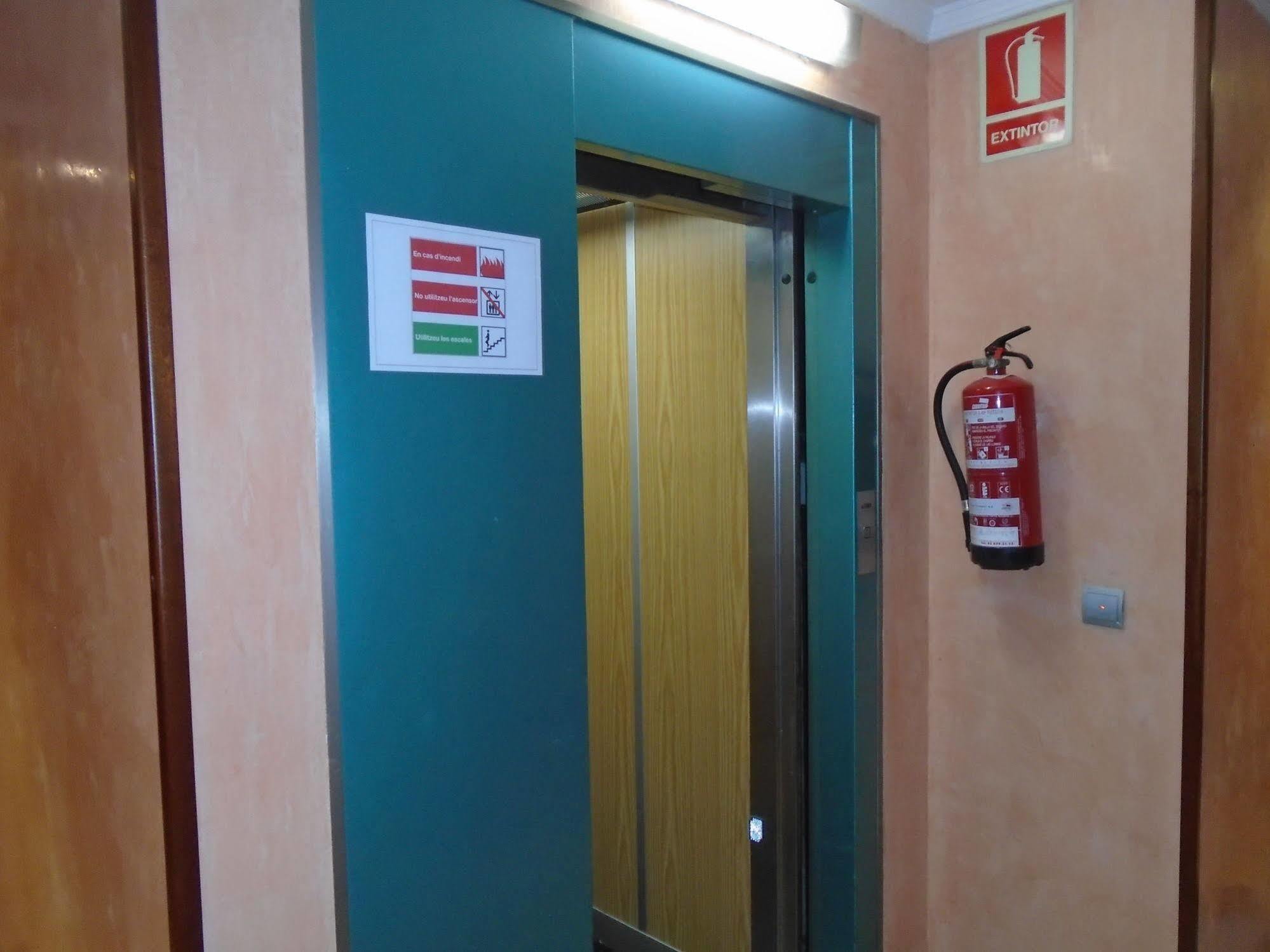 Hostal Fonda Galicia Кардедеу Экстерьер фото